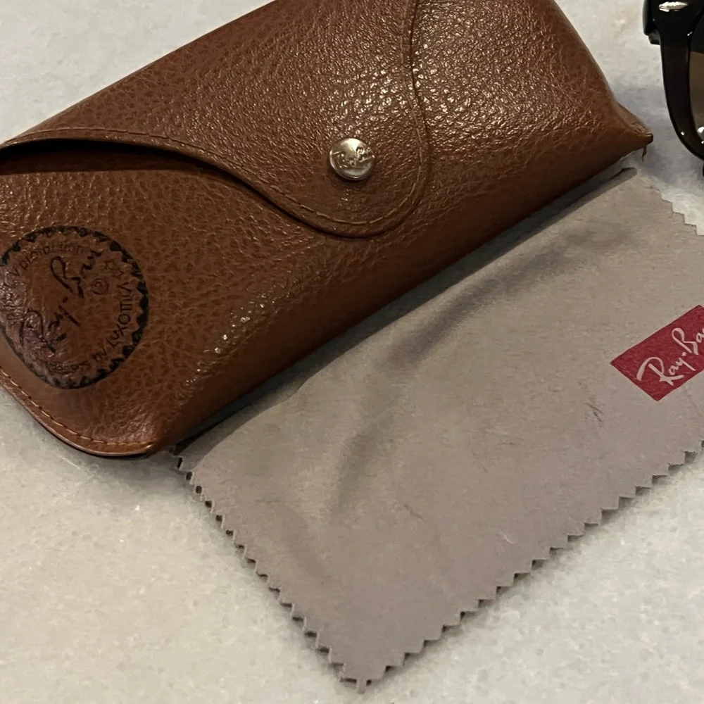 Ray-Ban Folding Wayfarer Tortoise Sunglasses - Picture 2 of 9